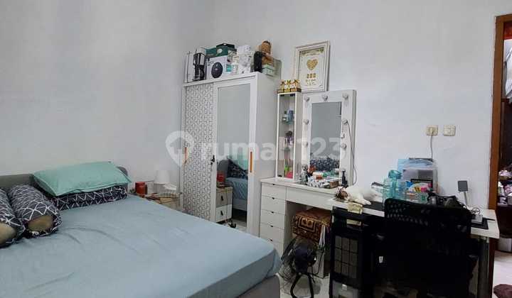 2-Story Ready-to-Occupy House in Rangkapan Jaya Location 2