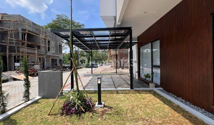 rumah baru tropical modern di dago kota bandung,dalam perumahan 2 KM ke ITB 1 KM ke simpang dago 2