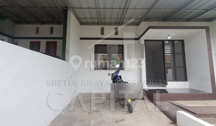 Comfortable Well-Maintained Residence in Taman Kopo Katapang 1