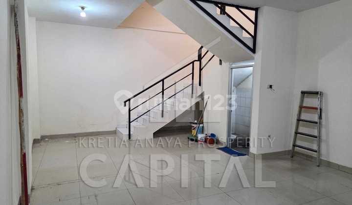 2 Rendeng Shophouses on Leuwipanjang Main Road Suitable for Offices and Business Places 2