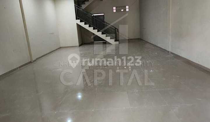 2-Story Shop House Ready for Business or Office on Sadang Street, Bandung. 1