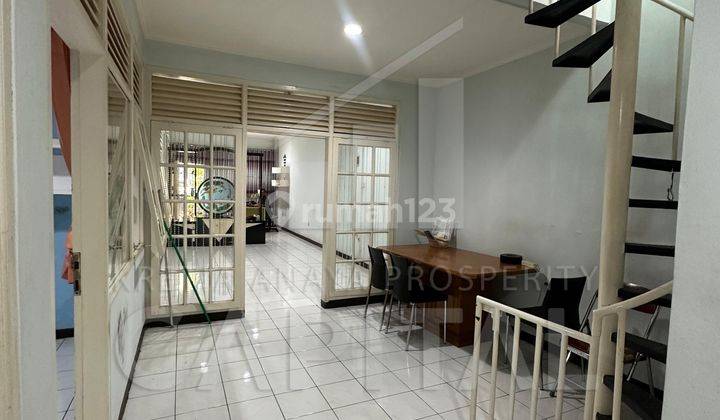 Rumah Strategis Banget di Komplek Kurdi Row Jalan Lebar dan Dekat ke Tol Mohamad Toha 2