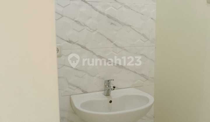 Strategic Condition Semi-Furnished House Royal Residence 2