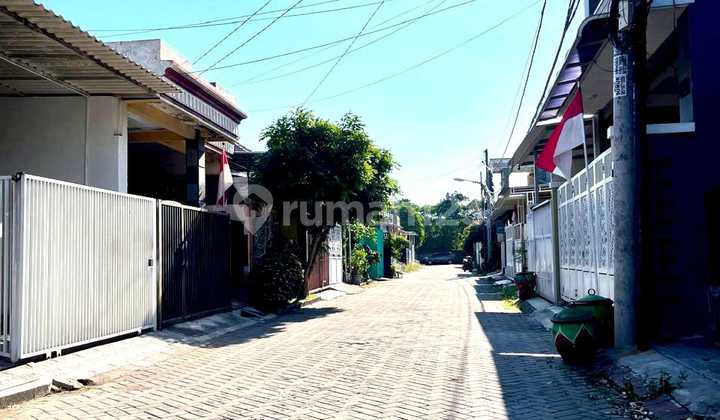 Ready-to-Occupy House in Taman Wiguna Selatan, Free Pantry, Iron Fence, Canopy, Water Pump 2