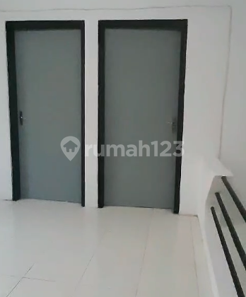2 Lantai Rumah Usaha Manukan Adi dekat SMAN 11  2