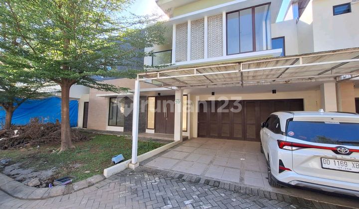 For sale. House in Premier Waterfront City Subdivision 1
