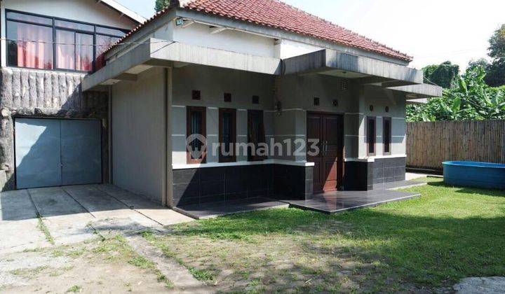 Dijual Rumah Modern Dengan Halaman Yang Luas Di Setiabudi 1