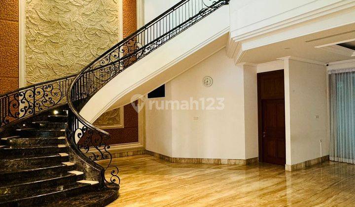 Disewakan Rumah Mewah di Graha Family – Surabaya Barat 1