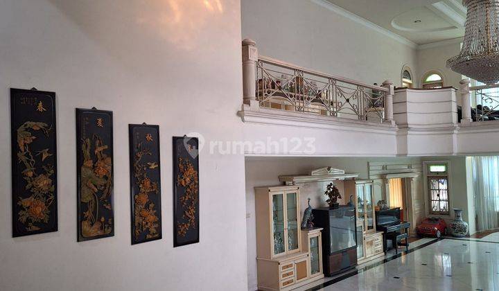 ruang keluarga rumah mewah full furnised 2