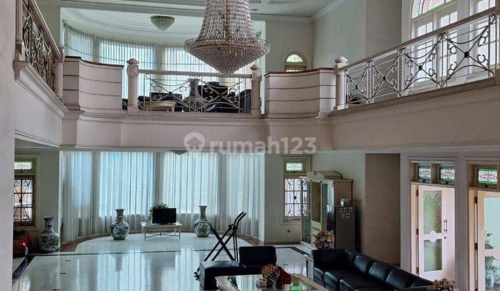 ruang tamu rumah mewah full furnised 2