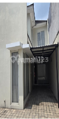 Turun Harga! Dijual Rumah 2 Lt.di Harewood - Royal Residence 2
