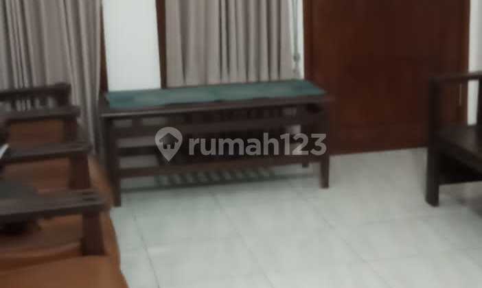 ruang tamu rumah pondok jati sidoarjo, asri