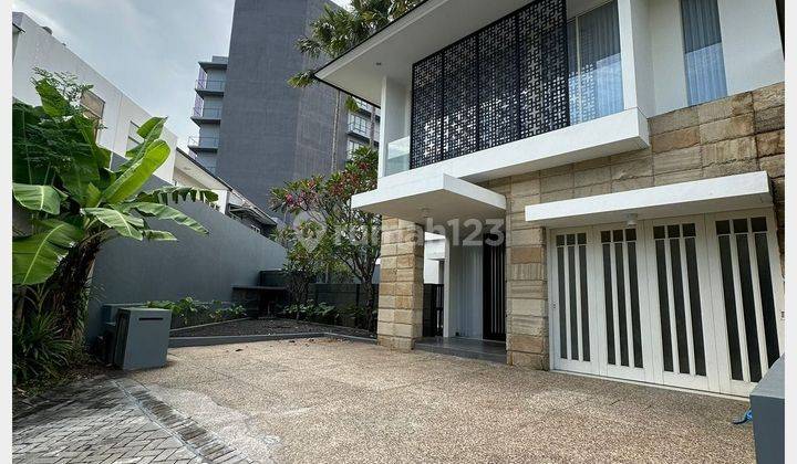DISEWAKAN RUMAH MEWAH dg KOLAM RENANG PPRIBADI DI ROYAL RESIDENCE 2