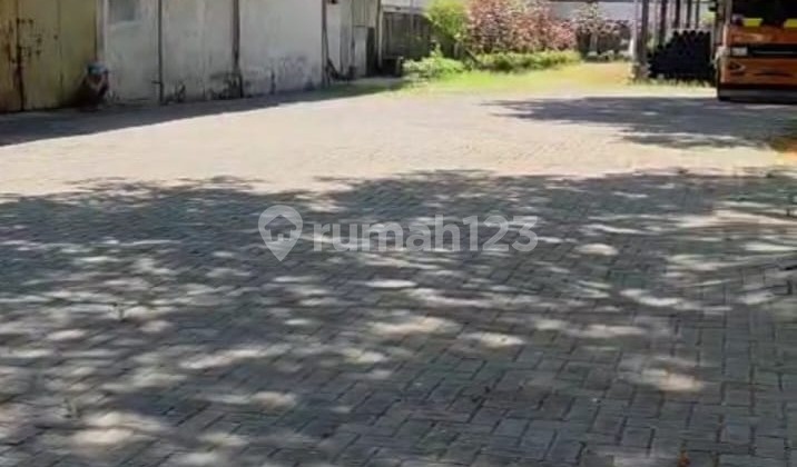 For Rent: Spacious & Strategic Land & Warehouse on Raya Siwalankerto