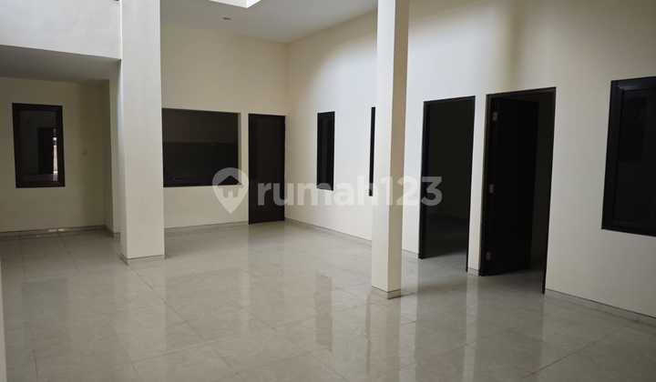 For Rent: Ready-to-Occupy House, Suitable for Office, Employee Mess in Ngagel 2