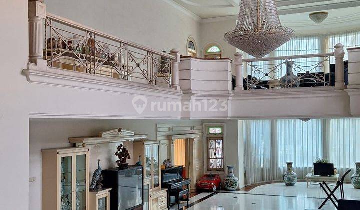 ruang tamu rumah mewah full furnised 2