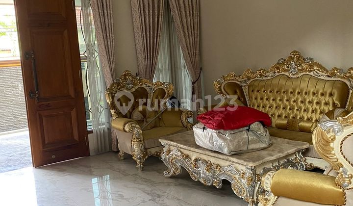 FOR SALE Luxury ready-to-live house in Gayungsari, strategic location