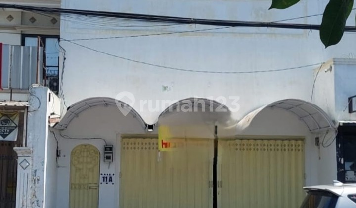 Translation: For Rent Newly Renovated 3-Story Shop House on Jl. Wiratno Kenjeran 1