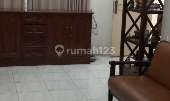 ruang keluarga rumah pondok jati sidoarjo, asri