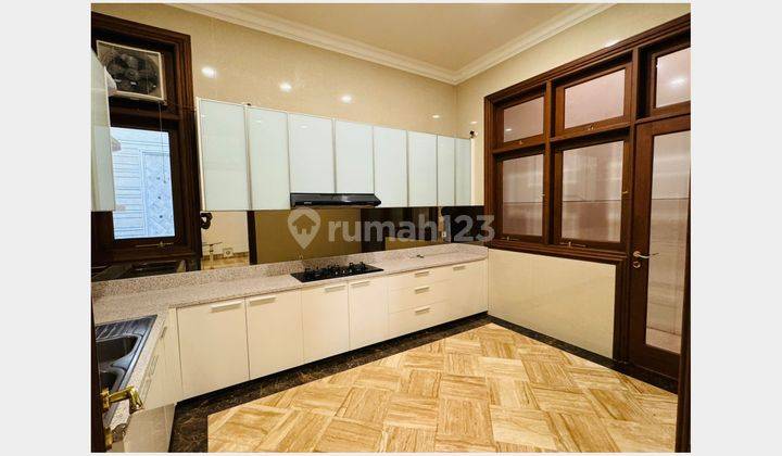 Disewakan Rumah Mewah di Graha Family – Surabaya Barat 2