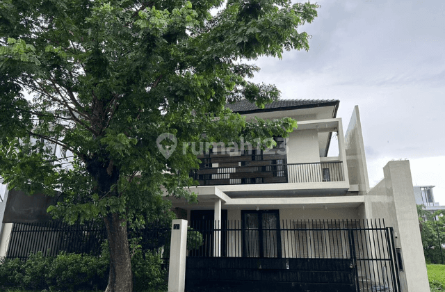 Rumah Elegan di Lokasi Prestisius, Dian Istana Park Avenue 2