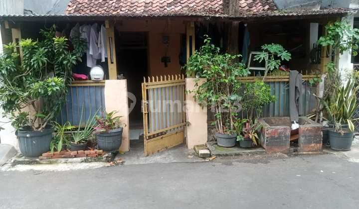 Rumah Tua Di Rawamangun, Lokasi Bagus, Bebas Banjir