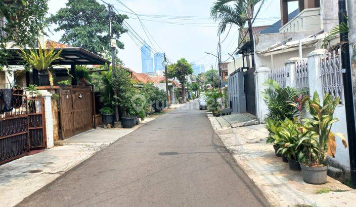 Rumah Tua di Guntur Setiabudi, Strategis Dekat Taman, Dekat Stasiun Busway, Lrt Dan Mrt 2