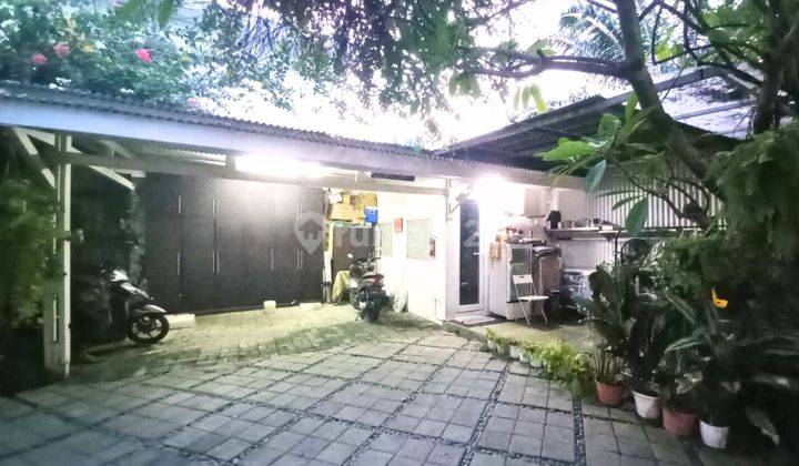 Rumah Lama di Lokasi Elite Patra Kuningan, Lingkungan Asri Dan Nyaman 2