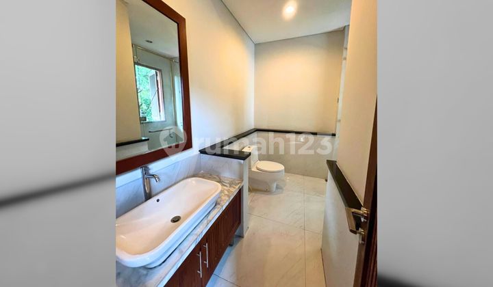 Beautiful House at an Attractive Price in Kebayoran Baru near Pakubuwono 2