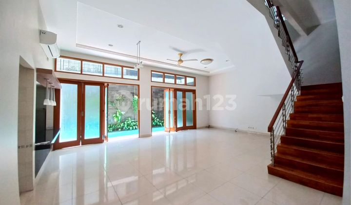 Modern Minimalist House with Swimming Pool near Senopati 2