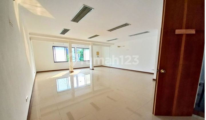 Ruko 2 Lantai Di Kebayoran Lama, dalam perumahan Permata Hijau 