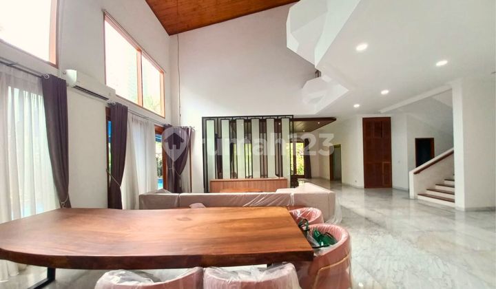 Beautiful Luxury House Ready to Occupy in the Elite Kuningan Area, Comfortable Environment Beautiful Luxury House Ready to Occupy in the Elite Kuningan Area, Comfortable Environment