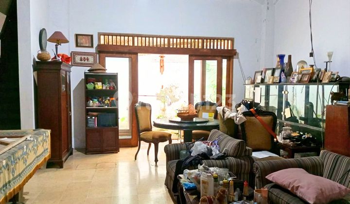 Old House SHM in Elite Area Kebayoran Baru, Near Prapanca South Jakarta, Very Comfortable Environment