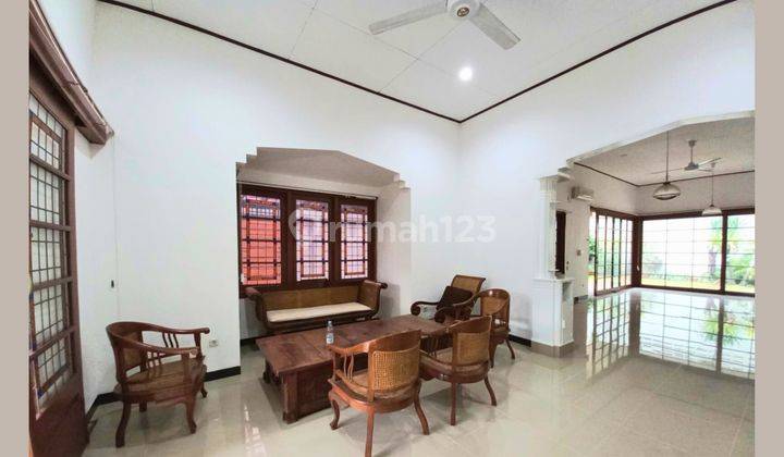 Rumah Cantik Dengan Kolam Renang di Area Menteng Yang Nyaman Dan Tenang  2