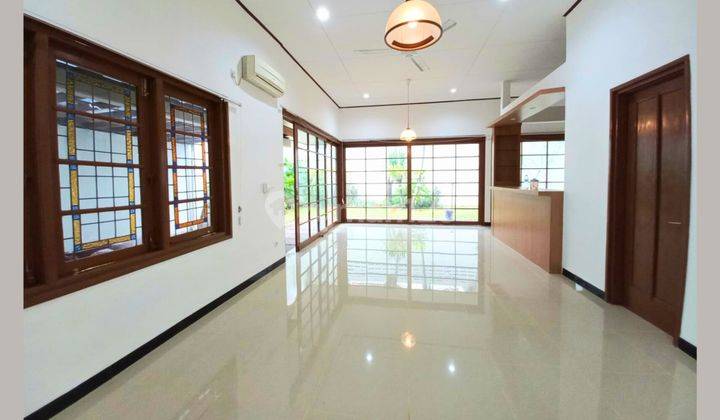 Rumah Cantik Dengan Kolam Renang di Area Menteng Yang Nyaman Dan Tenang  1