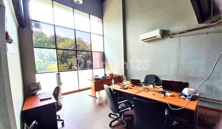 Ruko 4 Lantai dengan Modern Industrial Interior Style di Benhil Ruko 4 Lantai dengan Modern Industrial Interior Style di Benhil