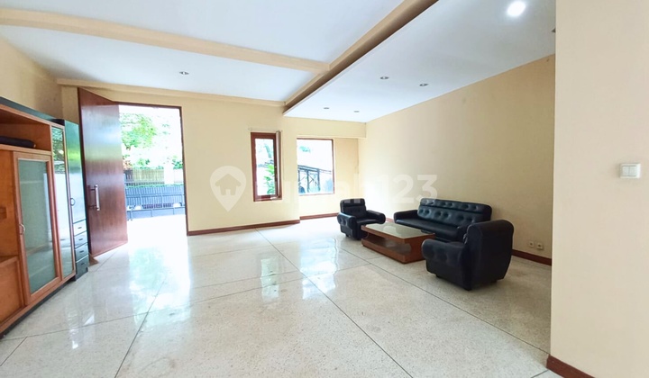 Rumah Hunian Semi Furnished di Menteng Lokasi Elite Dan Nyaman