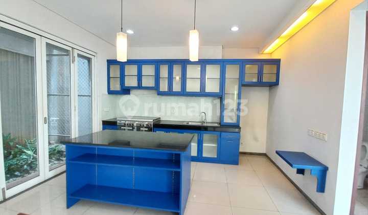 Rumah Minimalis Modern Semi Furnished di Kebayoran Baru, Lokasi Strategis dekat Senopati