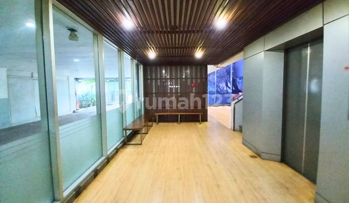 Gedung 4 Lantai di Menteng Kebon Sirih