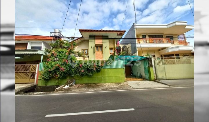 2-Storey House in Strategic Tomang Location
