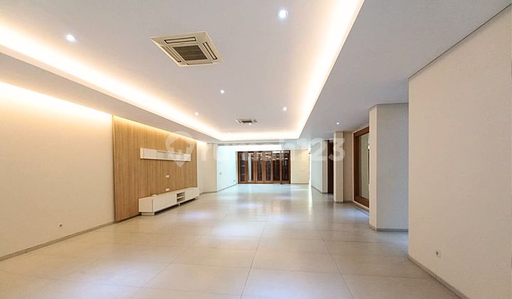 Newly Refurbished Modern House With Pool In Menteng, Upscale Neighbourhood Newly Refurbished Modern House With Pool In Menteng, Upscale Neighbourhood