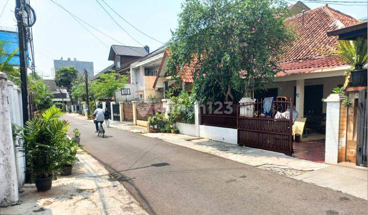 Rumah Tua di Guntur Setiabudi, Strategis Dekat Taman, Dekat Stasiun Busway, Lrt Dan Mrt 1