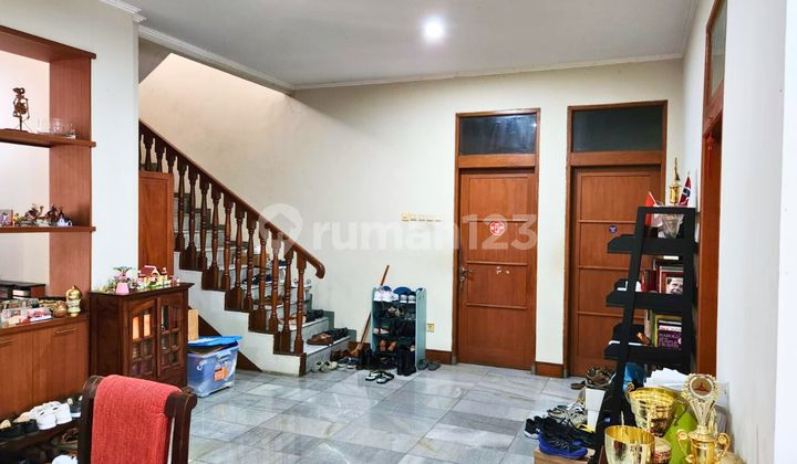 Huk House in the Elite Area of Kebayoran Baru near Kertanegara 2