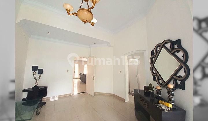 Rumah Klasik di Kebayoran Baru Dekat ke Senayan, Lokasi Nyaman dan Strategis