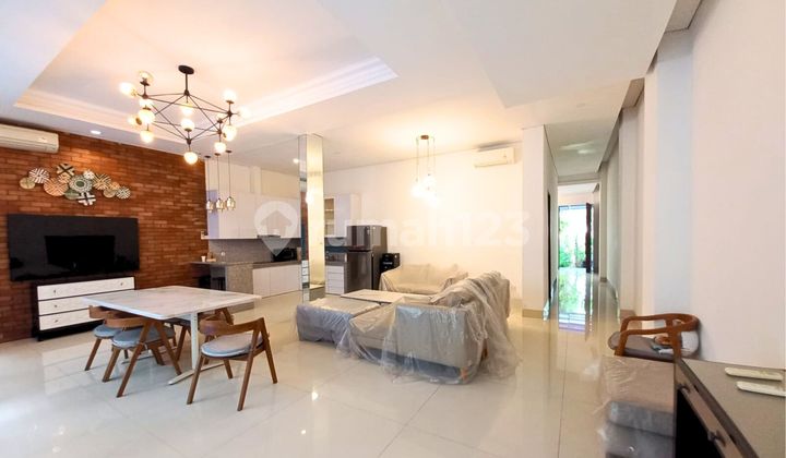 Rumah Modern Dengan Swimming Pool di Menteng CANTIK ASRI TENANG NYAMAN RAPI SIAP HUNI Rumah Modern Dengan Swimming Pool di Menteng CANTIK ASRI TENANG NYAMAN RAPI SIAP HUNI