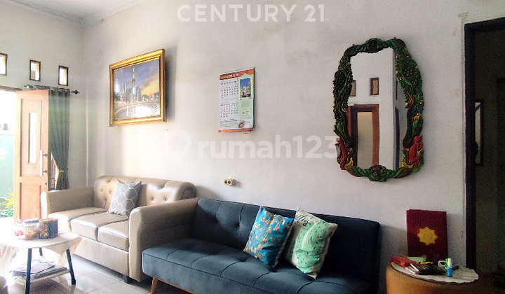 Beautiful and ready-to-occupy house at Bumi Teluk Jambe Housing, Karawang Beautiful and ready-to-occupy house at Bumi Teluk Jambe Housing, Karawang