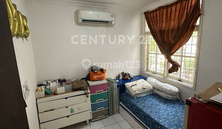 Rumah Besar Semi Furnished Beverly Nego  2