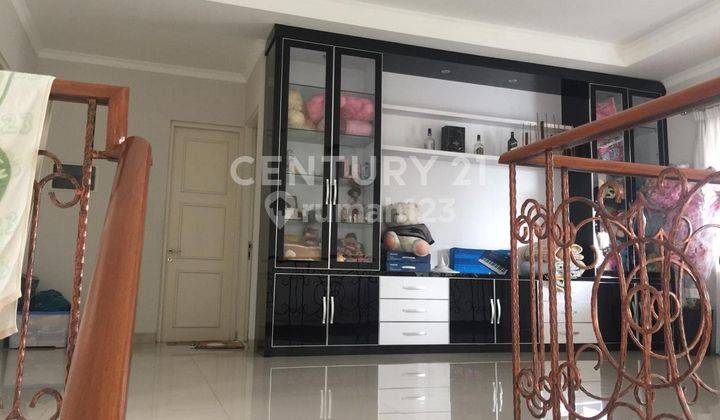 Rumah Mewah Disewakan Segera Ada Kolam Renang  2