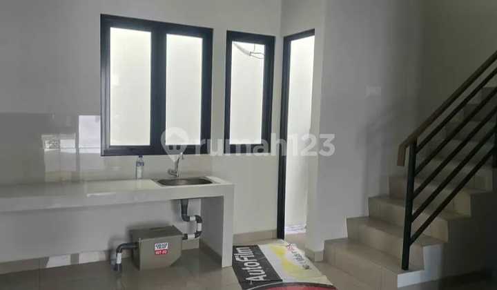 House in Sumarecon Crown Gading, Regia Cluster 2