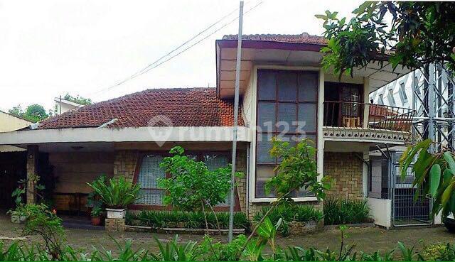 Rumah Supratman Sangat Terawat area Komersial termasuk kamar kost Rumah Supratman Sangat Terawat area Komersial termasuk kamar kost